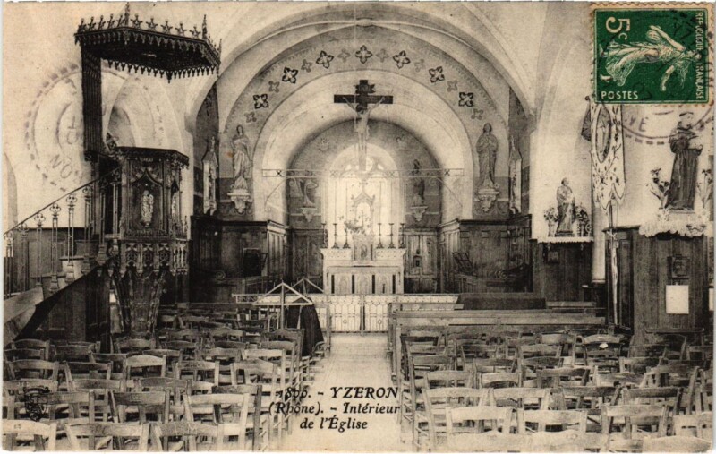 Carte postale ancienne Yzeron - Interieur de l'Eglise à Yzeron