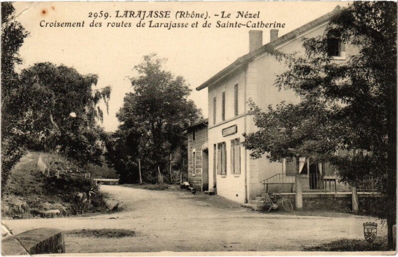 Carte postale ancienne Larajasse - Le Nezel - Croisement des Routes à Larajasse