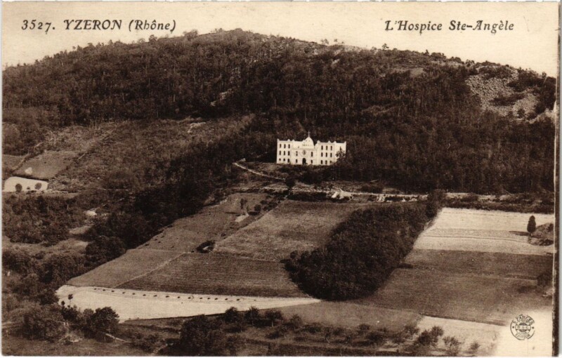 Carte postale ancienne Yzeron - L'Hospice Sainte-Angele à Yzeron