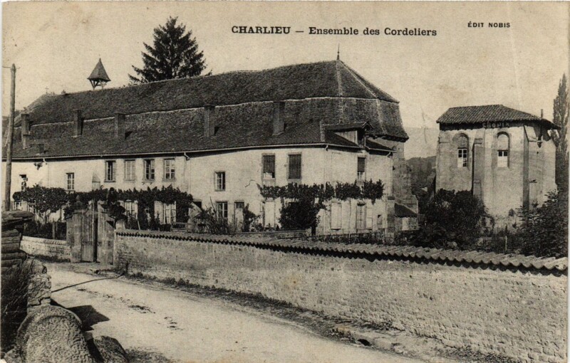 Carte postale ancienne Charlieu- Ensemble des Cordeliers France à Charlieu