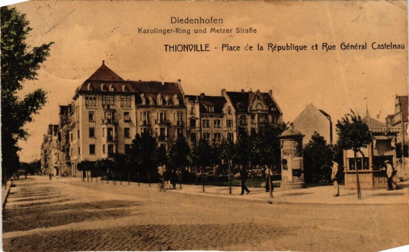 Carte postale ancienne Thionville Place de la République