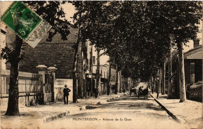 Carte postale ancienne Montbrison - Avenue de la Gare à Montbrison