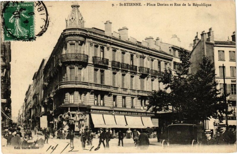 Carte postale ancienne Saint-Etienne-Place Dorian et Rue de la République