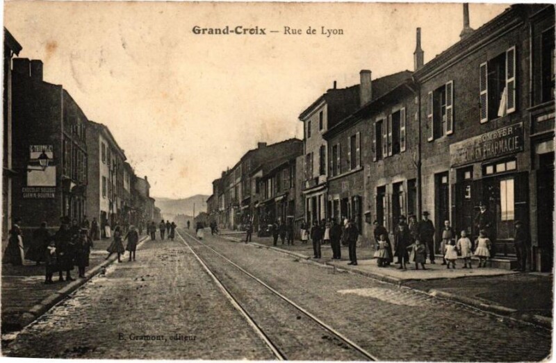Carte postale ancienne Grand-Croix - Rue de Lyon