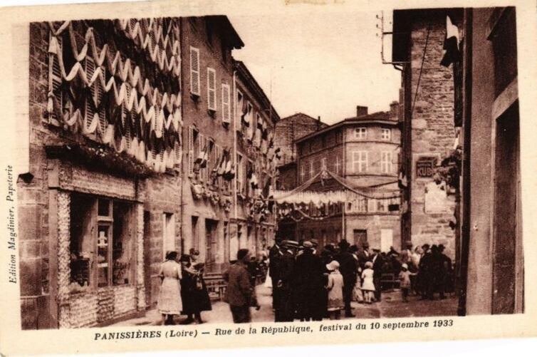 Carte postale ancienne Panissieres - Rue de la République festival du 10 sept.1933 à Panissières