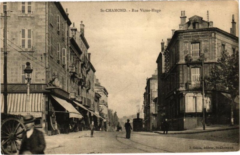 Carte postale ancienne Saint-Chamond - Rue Victor-Hugo à Saint-Chamond