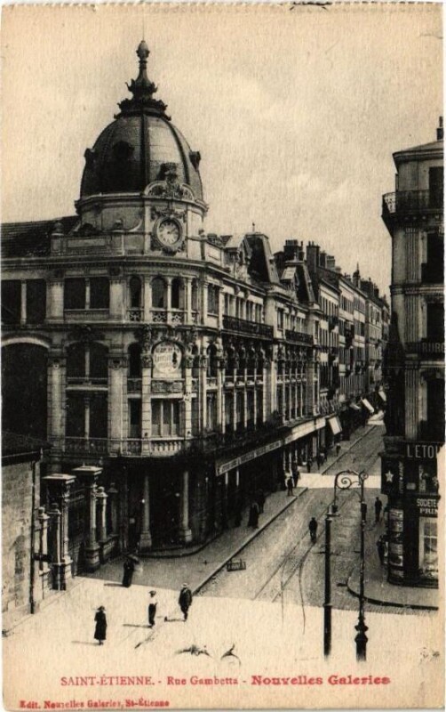 Carte postale ancienne Saint-Etienne - Rue Gambetta - Nouvelles Galeries à Saint-Étienne