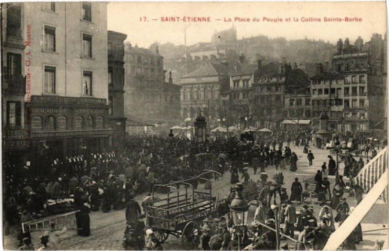 Carte postale ancienne Saint-Etienne - La Place du Peuple et la Colline Sainte-Barbe à Saint-Étienne