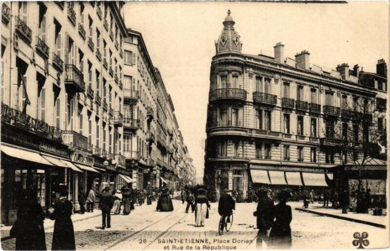 Carte postale ancienne Saint-Etienne - Place Dorien et Rue de la République à Saint-Étienne