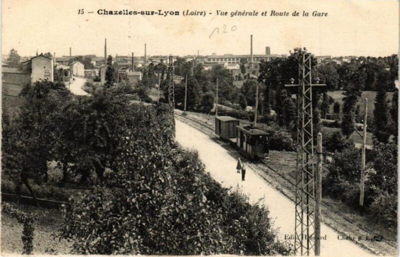 Carte postale ancienne Chazelles-sur-Lyon - Vue générale et Route de la Gare à Chazelles-sur-Lyon
