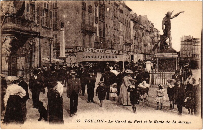 Carte postale ancienne Toulon - Le Carre du Port et le Genie de la Marine à Toulon