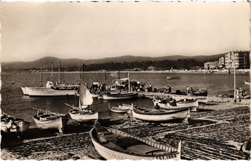 Carte postale ancienne Le Lavandou - Depart pour Les Iles d'Or au Lavandou