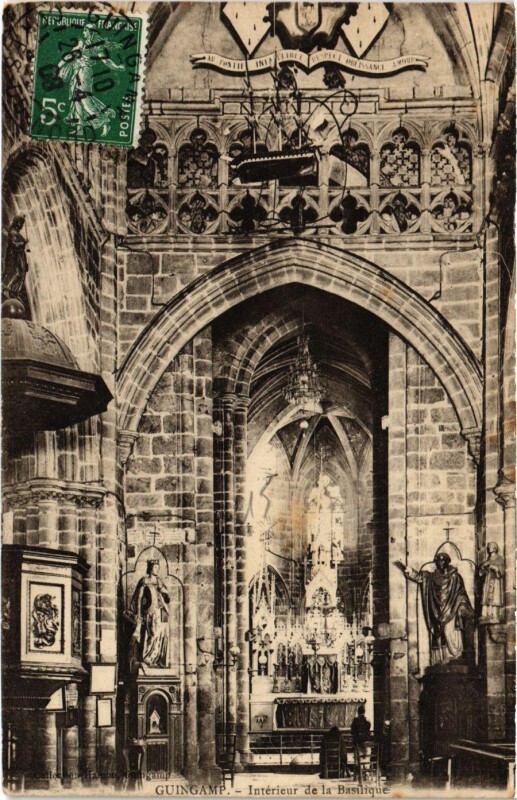 Carte postale ancienne Guingamp - Interieur de la Basilique à Guingamp