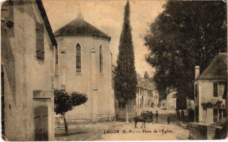 Carte postale ancienne Lagor - Place de l'Eglise à Lagor