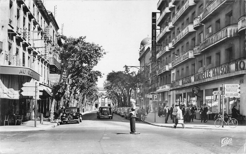 Carte postale ancienne Valence - Avenue Victor Hugo à Valence