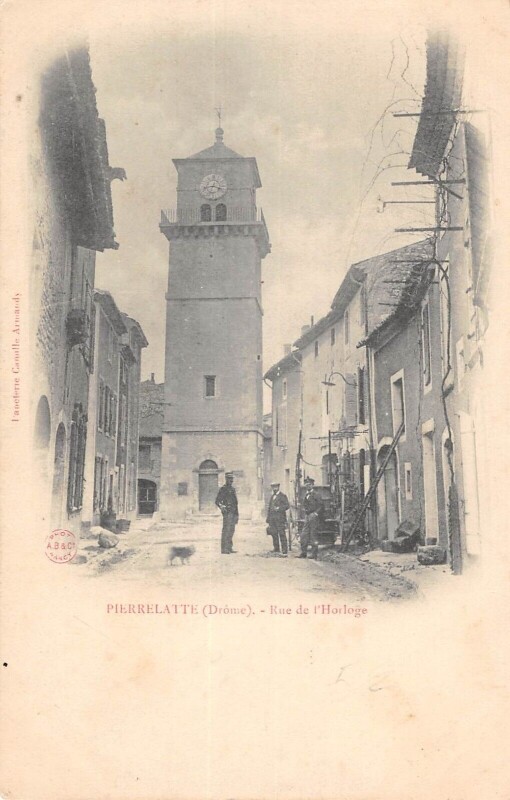 Carte postale ancienne Pierrelatte - Rue De L'Horloge à Pierrelatte