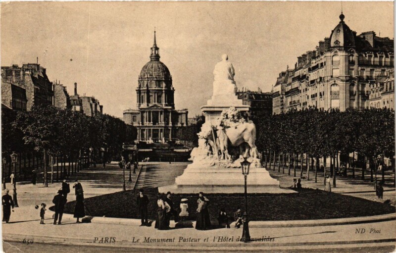 Carte postale ancienne Le Monument Pasteur et l'Hôtel des Invalides à Paris 15e