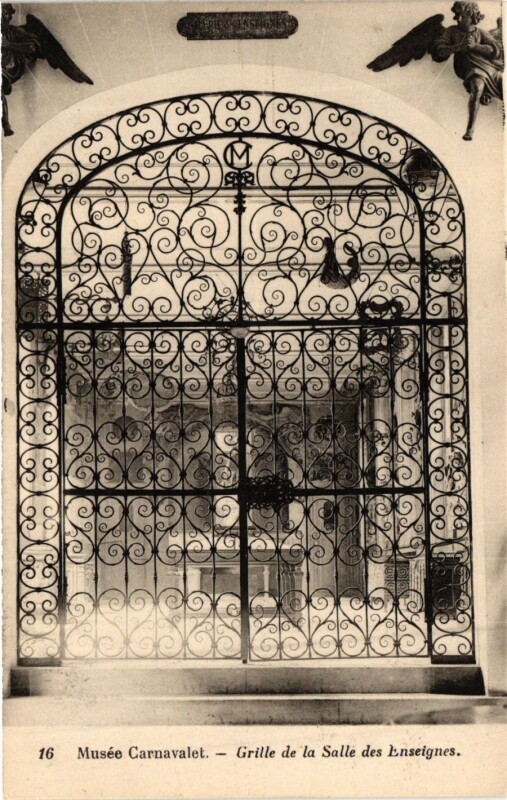 Carte postale ancienne Paris 3e Paris-Musée Carnavalet-Grille de la Salle des Enseignes à Paris 3e