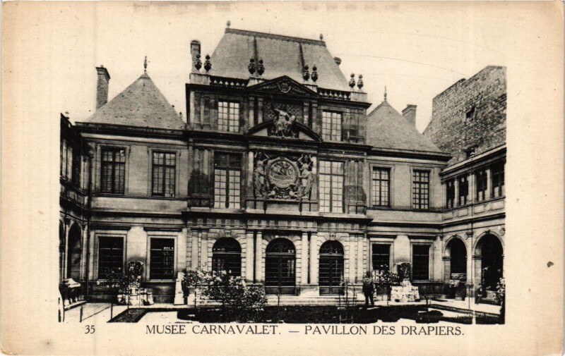 Carte postale ancienne Paris 3e Paris-Le Musée Carnavalet-Pavillon des Drapiers à Paris 3e
