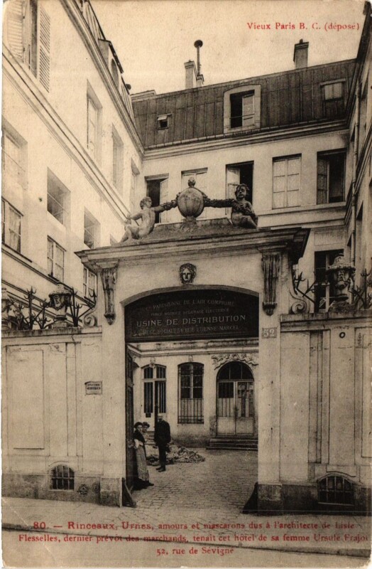 Carte postale ancienne Paris 3e Paris-Rinceaux, Urnes-Rue de Sévigne à Paris 3e