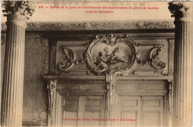 Carte postale ancienne Paris 3e Paris Dessus de porte de l'antichambre des appartements à Paris 3e
