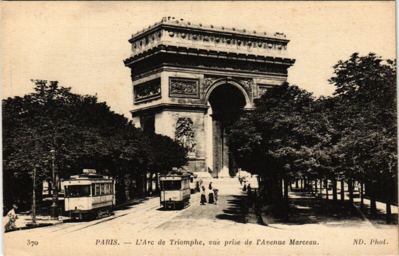 Carte postale ancienne L'Arc de Triomphe, vue prise de l'Avenue Marceau à Paris 16e