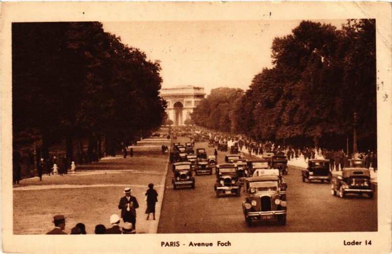 Carte postale ancienne Avenue Foch à Paris 16e