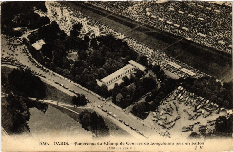Carte postale ancienne Panorama du Champ de Courses de Longchamp pris en ballon à Paris 16e