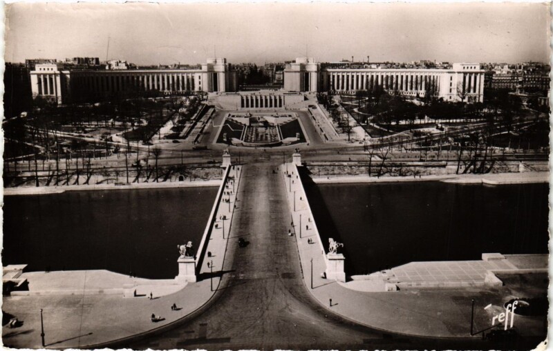 Carte postale ancienne Le Palais de Chaillot à Paris 7e