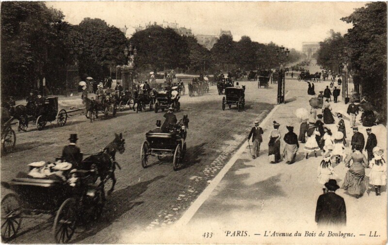 Carte postale ancienne L'Avenue du Bois de Boulogne à Paris 16e