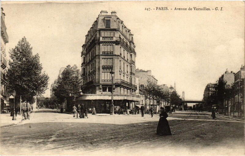 Carte postale ancienne Avenue de Versailles à Paris 16e