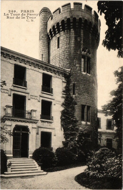 Carte postale ancienne La Tour de Passy - Rue de la Tour à Paris 16e