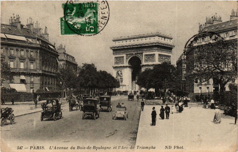 Carte postale ancienne L'Avenue du Bois-de-Boulogne et l'Arc de Triomphe à Paris 16e