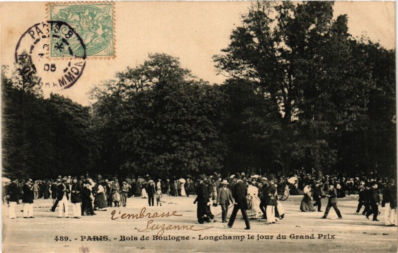 Carte postale ancienne Bois de Boulogne - Longchamp le jour du Grand Prix à Paris