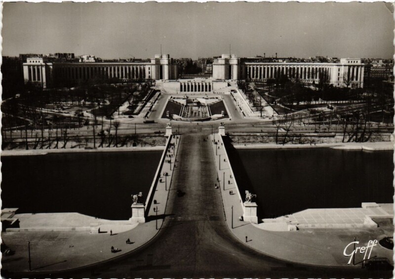 Carte postale ancienne Le Palais de Chaillot à Paris 7e