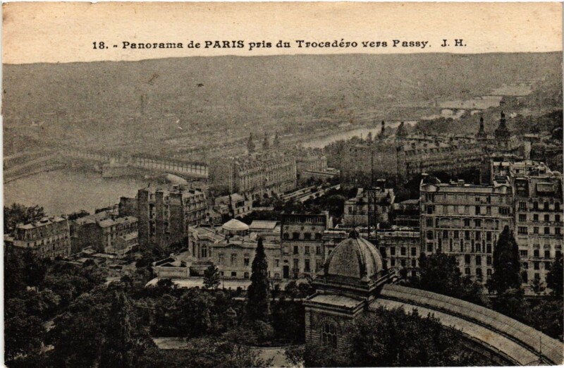 Carte postale ancienne Panorama de Paris pris du Trocadéro vers Passy à Paris 16e
