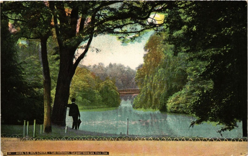 Carte postale ancienne Bois de Boulogne - Lac Inférieur - Le pont entre les deux îles à Paris 16e