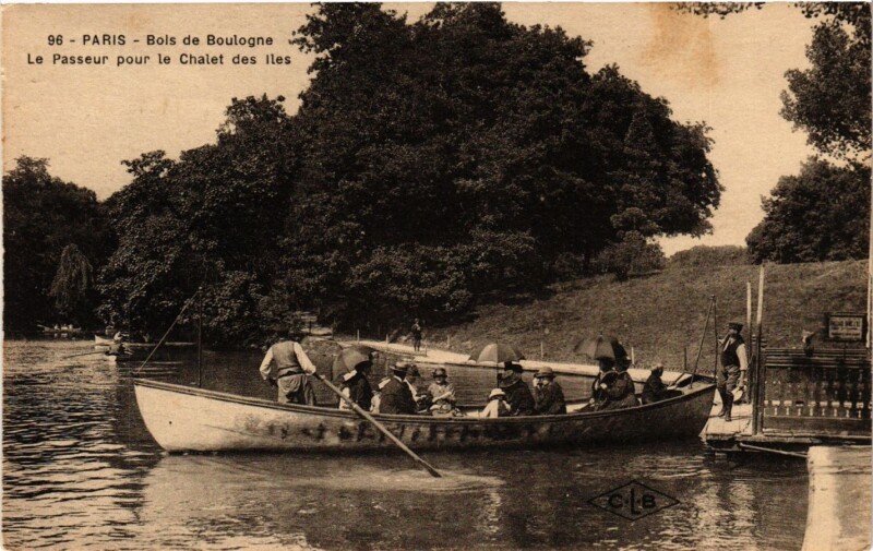 Carte postale ancienne Bois de Boulogne - Le Passeur pour le Chalet des Iles à Paris