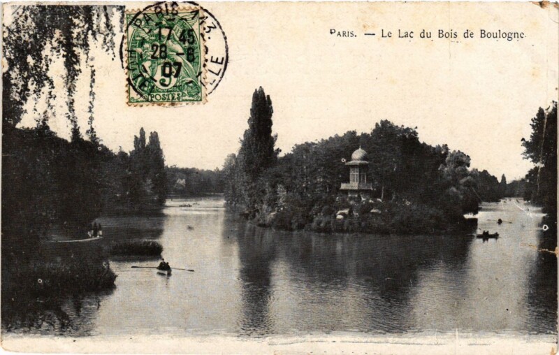 Carte postale ancienne Le Lac du Bois de Boulogne à Paris 16e
