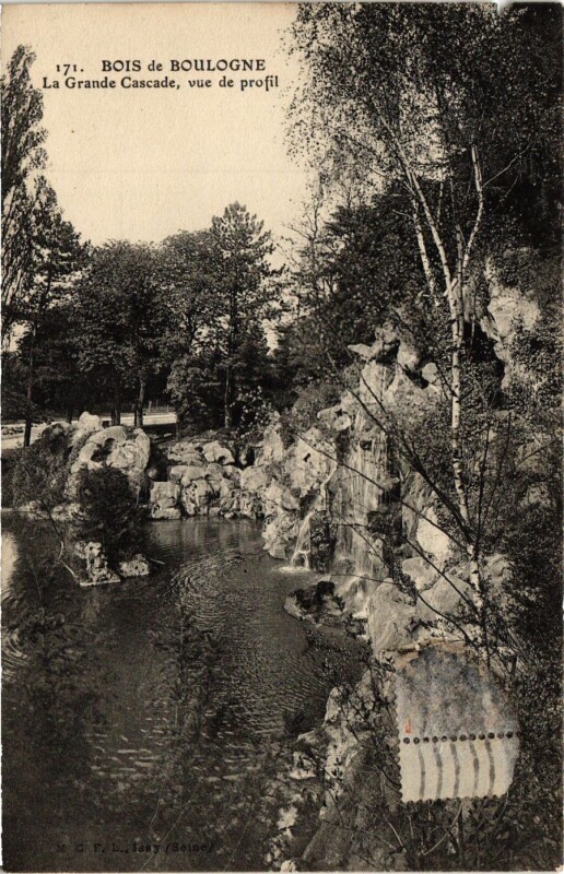 Carte postale ancienne Bois de Boulogne - La Grande Cascade, vue de profil à Paris 16e