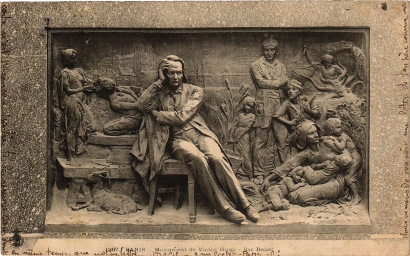 Carte postale ancienne Monument de Victor Hugo - Bas-Relief à Paris 16e