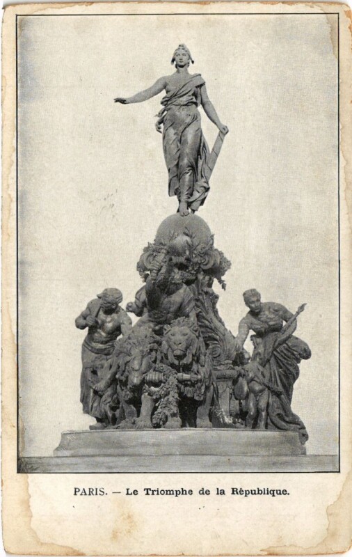 Carte postale ancienne Paris 11e Paris-Le Triomphe de la Republique à Paris 11e
