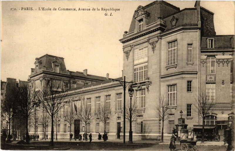 Carte postale ancienne Paris 11e Paris-L'Ecole de Commerce, Avenue de la République à Paris 11e