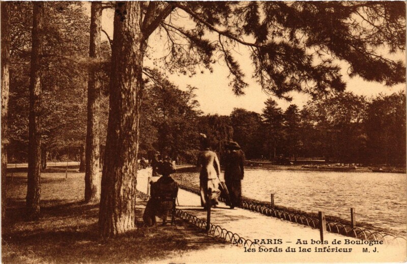 Carte postale ancienne Au bois de Boulogne - les bords du lac inférieur à Paris 16e