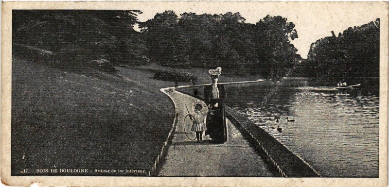 Carte postale ancienne Bois de Boulogne - Autour du lac inférieur à Paris 16e