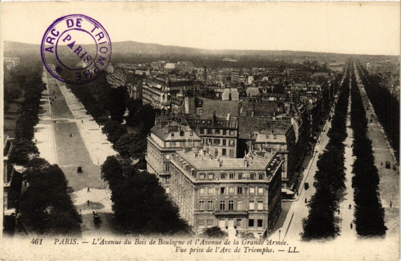 Carte postale ancienne L'Avenue du Bois de Boulogne et l'Avenue de la Grande Armée - Vue prise de l'Arc de Triomphe à Paris 16e