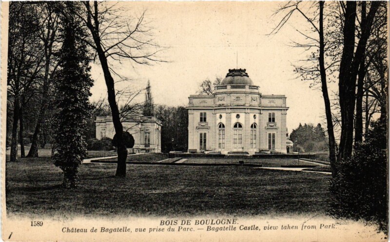 Carte postale ancienne Bois de Boulogne - Château de Bagatelle, vue prise du Parc à Paris