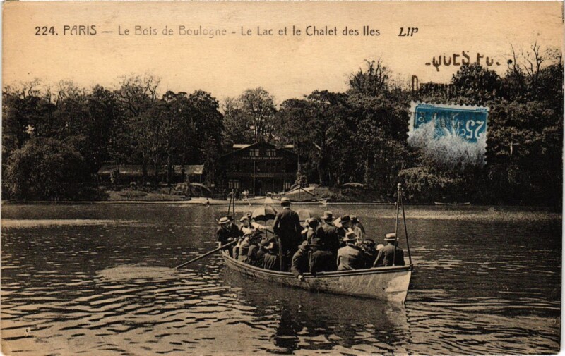 Carte postale ancienne Le Bois de Boulogne - Le Lac et le Chalet des Iles à Paris