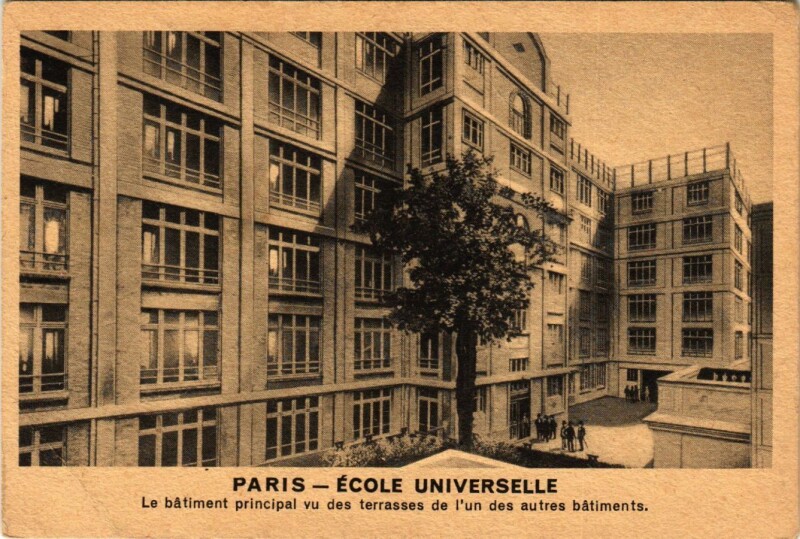 Carte postale ancienne Ecole Universelle - Le bâtiment principal vu des terrasses de l'un des autres bâtiments à Paris 16e