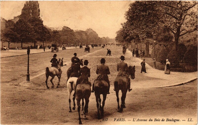 Carte postale ancienne L'Avenue du Bois de Boulogne à Paris 16e